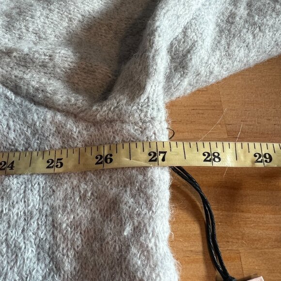 Cupcakes and Cashmere Womens Plus Size 3X Gnome Plush Sweater Gray Scoop Neck - Picture 9 of 10